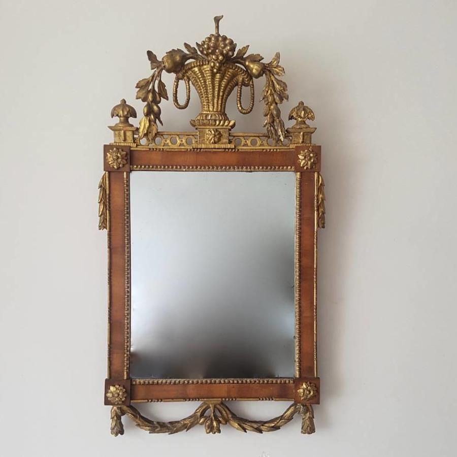 Neo classical mirror