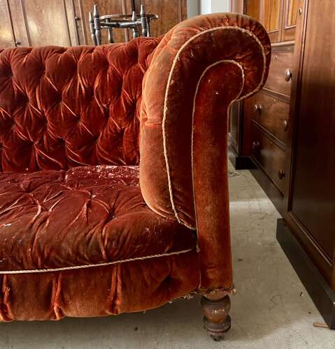 19th century red velvet Chesterfield sofa