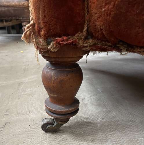 19th century red velvet Chesterfield sofa