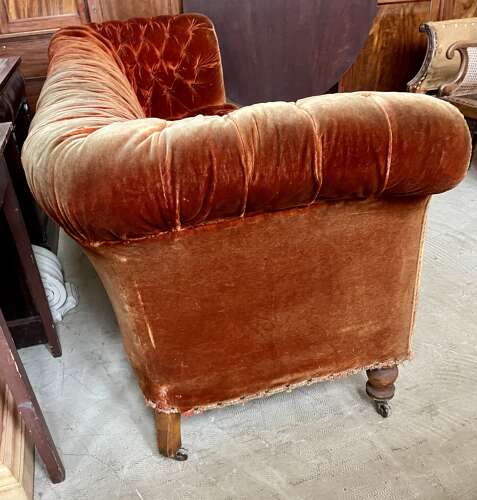 19th century red velvet Chesterfield sofa