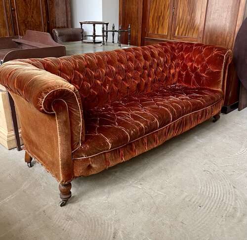 19th century red velvet Chesterfield sofa