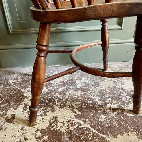A 19th century Windsor chair