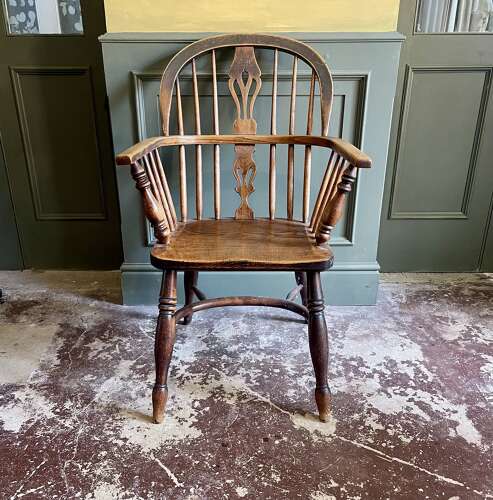 A 19th century low back Windsor chair