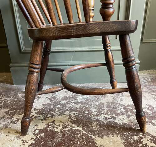 A 19th century low back Windsor chair